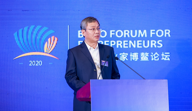 山東能源集團(tuán)黨委副書記、董事岳寶德演講