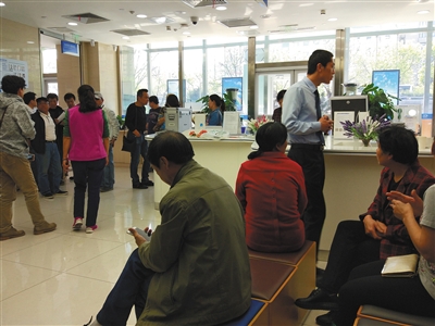 數(shù)十位投資者現(xiàn)場(chǎng)&ldquo;討說(shuō)法&rdquo;