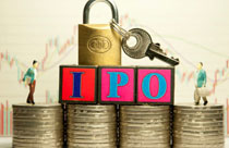 鼓勵持股滿三年的原有股東將部分老股向投資者轉讓，轉讓后，公司實際控制人不得發(fā)生變更。

 　　嘉實財富管理有限公司財富管理總監(jiān)吳妙娟：老股轉讓也是一個亮點，而不是像以前僅僅是發(fā)行新股。對股價做出穩(wěn)定的要求，對中小投資者利益有比較好的保護作用。