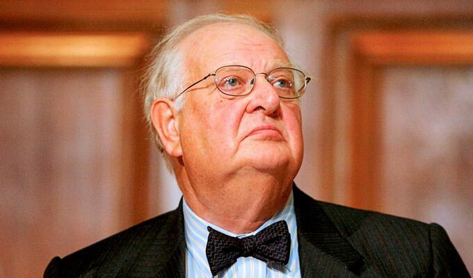 2015年諾貝爾經(jīng)濟(jì)學(xué)獎(jiǎng)獲得者：安格斯&middot;迪頓