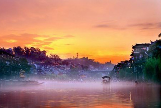 鳳凰古城　誰的城？