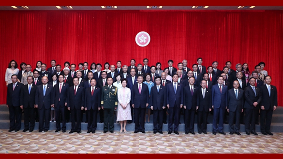 習(xí)近平會(huì)見香港特別行政區(qū)新任行政、立法、司法機(jī)構(gòu)負(fù)責(zé)人