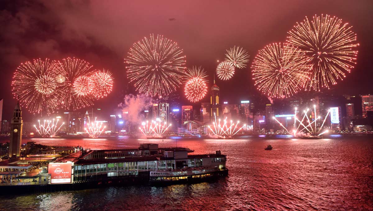 香港舉行慶?；貧w20周年煙花匯演