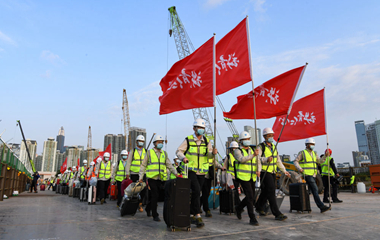 我在現(xiàn)場&middot;照片背后的故事｜援港60天，見證荒灘起方舟