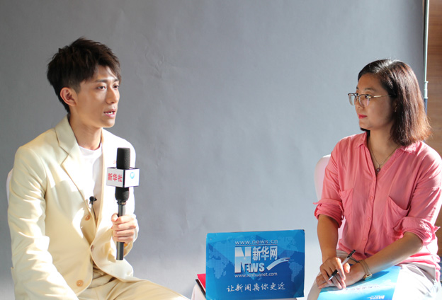 希望我們能一起走上這條公益的道路，而且堅(jiān)持到底。