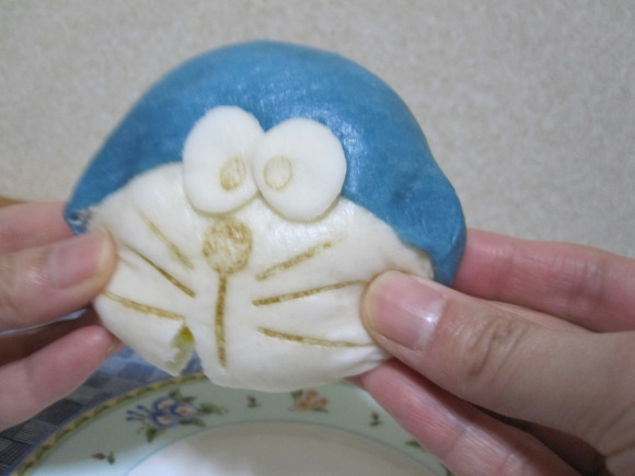 不忍下口！日便利店推出機(jī)器貓饅頭【圖】