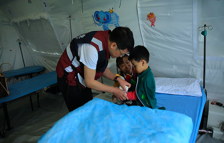 致敬偉大改革｜對話40年，講述身邊的健康故事（第十四集）&mdash;&mdash;白衣衛(wèi)士：與時間賽跑