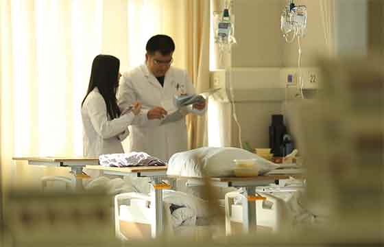 致敬偉大改革｜對話40年，講述身邊的健康故事（第五集）&mdash;&mdash;小醫(yī)院不再門可羅雀，大醫(yī)院不再&ldquo;戰(zhàn)時狀態(tài)&rdquo;