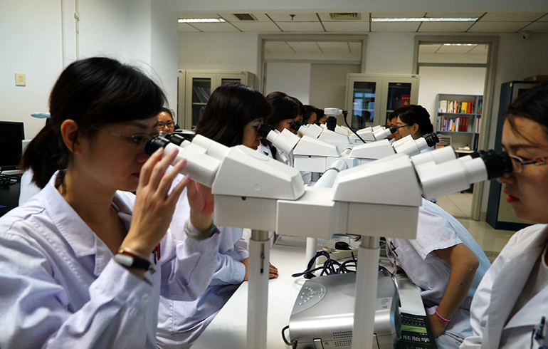 致敬偉大改革｜對話40年，講述身邊的健康故事（第三十三集）&mdash;&mdash;好醫(yī)生是這樣煉成的