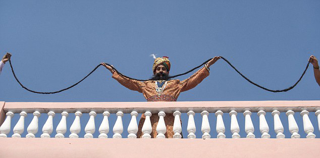 印&ldquo;美髯公&rdquo;胡長(zhǎng)4米創(chuàng)世界記錄【圖】