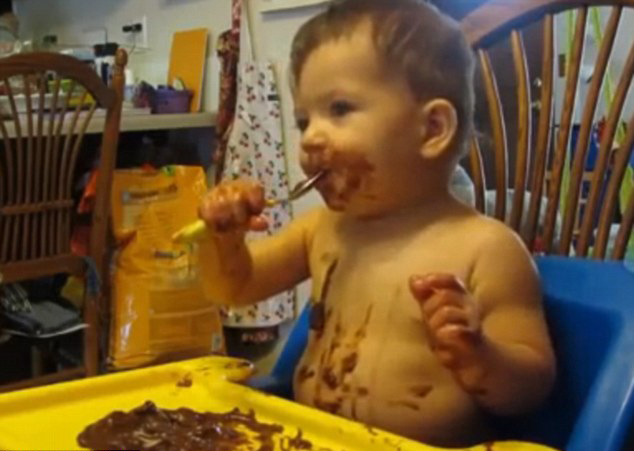 萌寶貝的&ldquo;糟糕&rdquo;餐桌禮儀【圖】