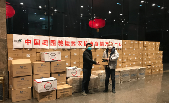 1月23日-2月1日，將40萬只救命口罩送抵武漢一線