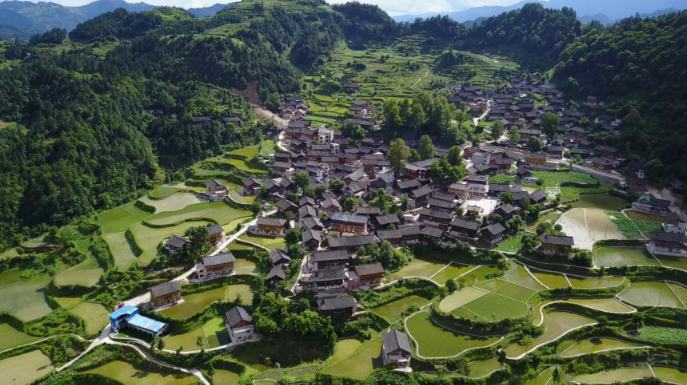 從貧困村到示范村，結(jié)對幫扶的&ldquo;龍?zhí)翗颖?rdquo;是如何煉成的