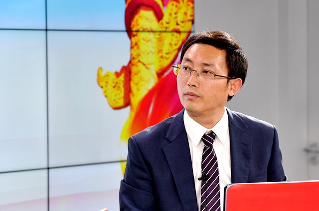 繼往是為了開來，那么開什么來？我們的未來是什么？我們現(xiàn)在站在什么歷史方位上？往哪里去走？