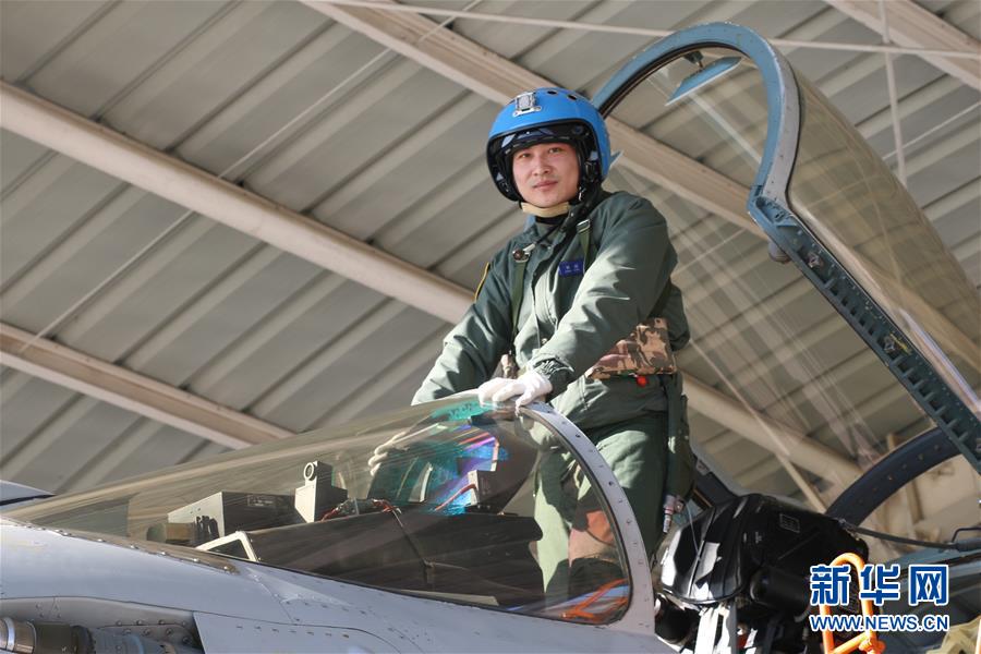 （建軍90周年&middot;英雄&middot;圖文互動(dòng)）（1）聽(tīng)，渤海灣有風(fēng)吹過(guò)來(lái)&mdash;&mdash;追記海軍某艦載航空兵部隊(duì)一級(jí)飛行員張超