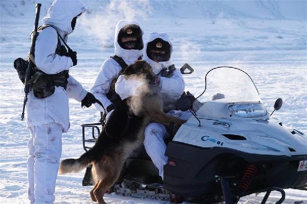 (軍事)(2)冷的邊關(guān)熱的血