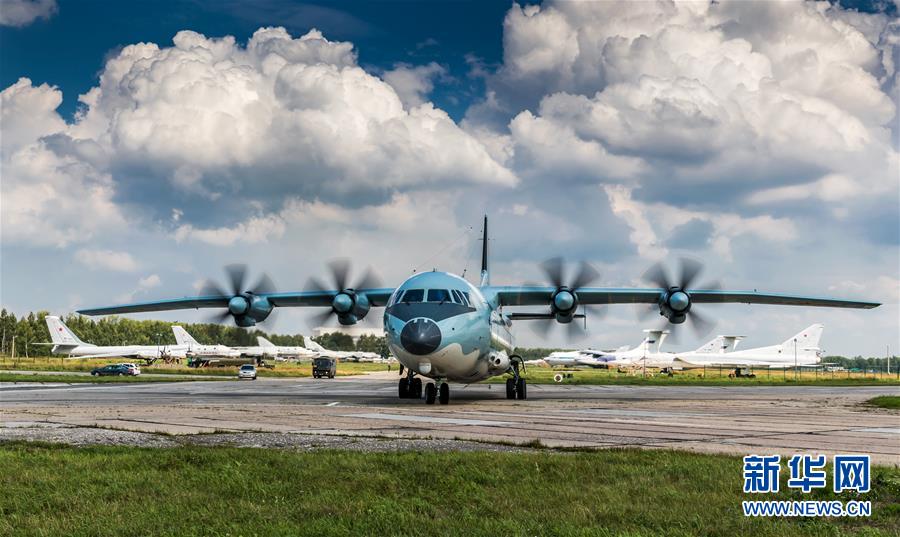 (國際·圖文互動)(1)中國空軍參加“國際軍事比賽-2018”的五型戰(zhàn)機和空降兵分隊抵達俄羅斯