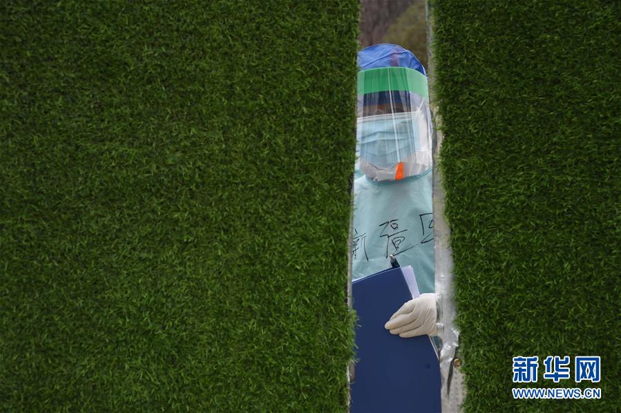 (聚焦疫情防控·圖文互動)(6)軍隊新近承擔救治任務的兩所醫(yī)院全部投入使用 參照火神山醫(yī)院模式運行