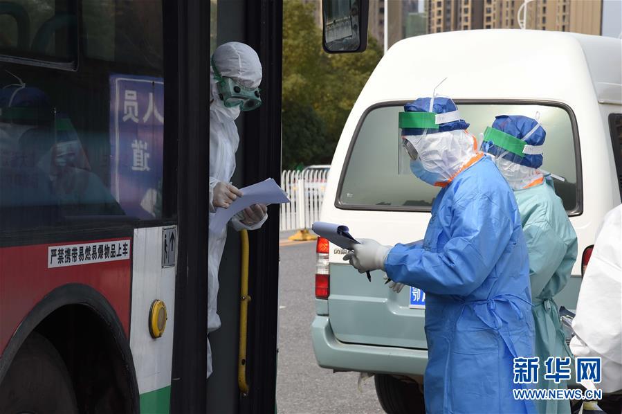 (聚焦疫情防控·圖文互動)(8)軍隊新近承擔救治任務的兩所醫(yī)院全部投入使用 參照火神山醫(yī)院模式運行