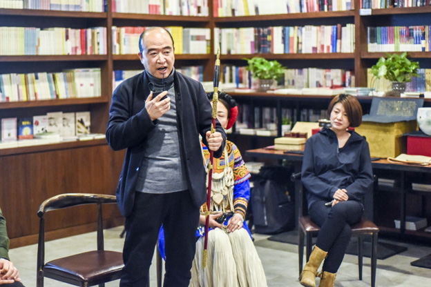 劉文濤：通過對(duì)每件兵器的復(fù)制，我們了解兵器造型與兵器制作的手藝，實(shí)現(xiàn)與古人的對(duì)話。