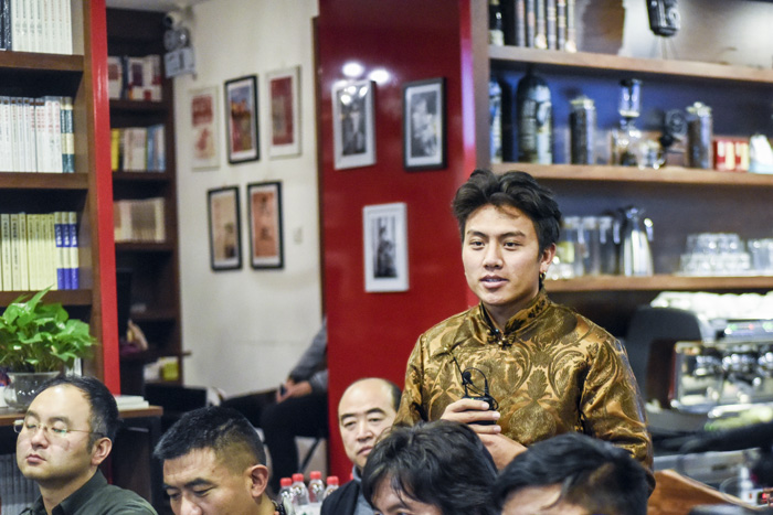 安久家族老八：我們的家族一直在做技藝的傳承，這是我們的使命，我們應(yīng)該承擔(dān)起來。希望能用我學(xué)到的知識(shí)，把我們家族的技藝推廣到更廣大的市場。