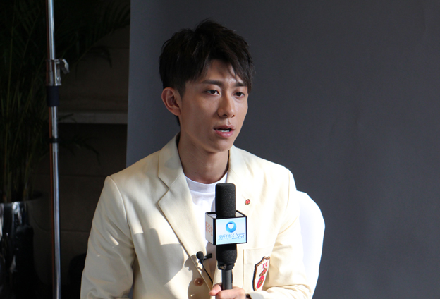 國有棟梁，大愛無疆；爾如嫩草，小愛芬芳。