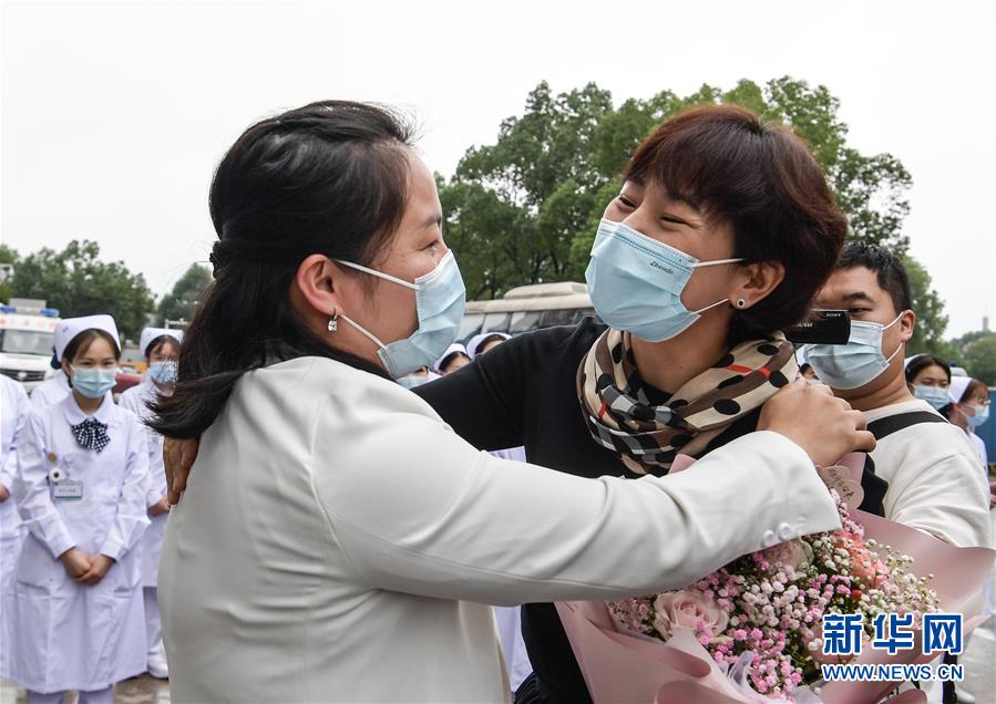 (社會)(1)抗疫“戰(zhàn)友”重聚