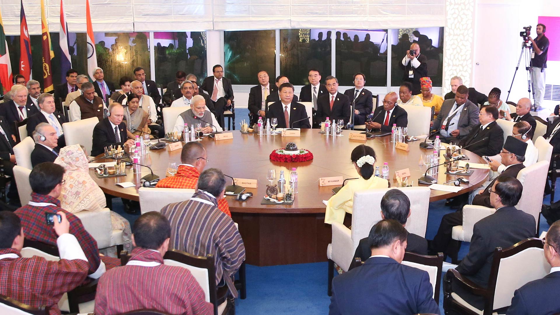 習(xí)近平出席金磚國(guó)家領(lǐng)導(dǎo)人同&ldquo;環(huán)孟加拉灣多領(lǐng)域經(jīng)濟(jì)技術(shù)合作倡議&rdquo;成員國(guó)領(lǐng)導(dǎo)人對(duì)話(huà)會(huì)