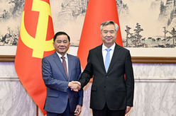 李希同越共中央政治局委員、中央書記處書記、中央檢查委員會主任陳錦繡舉行會談