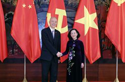 蔡奇同越共中央政治局委員、中央書記處常務(wù)書記張氏梅舉行會談