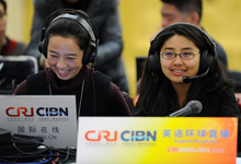 她們，因為兩會工作忙碌著美麗著