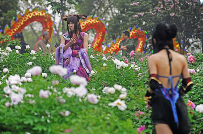 比女人還惹火 高校&ldquo;偽娘團(tuán)&rdquo;高調(diào)相親