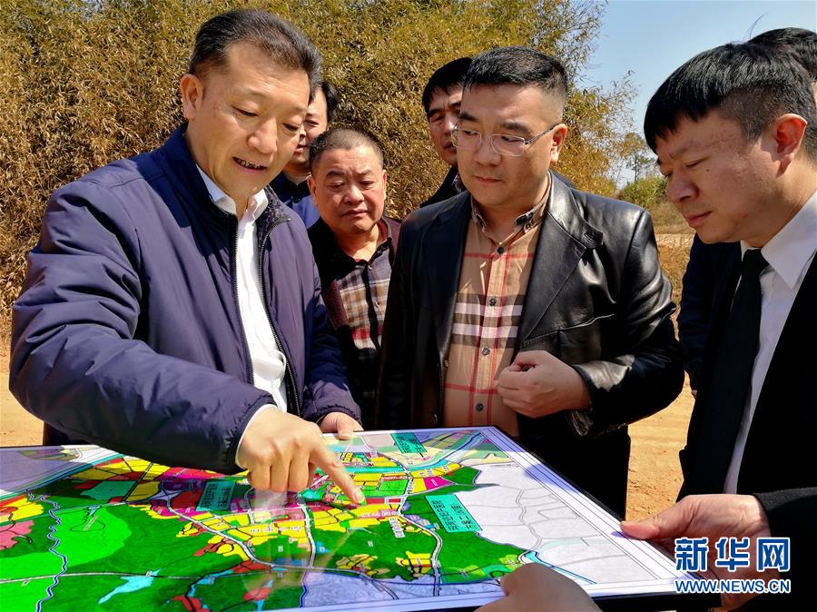 （新華全媒頭條&middot;十九大特別報(bào)道&middot;圖文互動(dòng)）（6）再塑黨的形象的偉大工程&mdash;&mdash;中國(guó)共產(chǎn)黨自身建設(shè)的五年探索之路