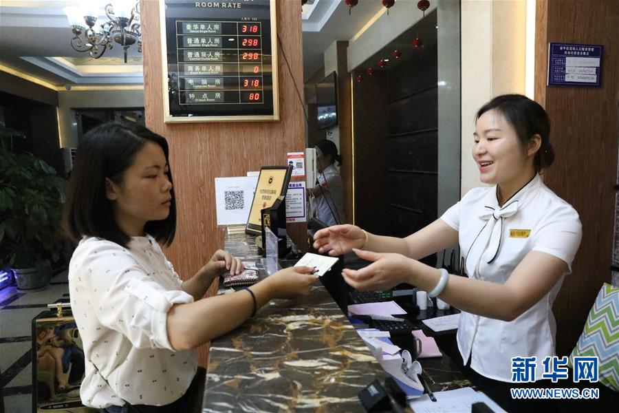 (十九大時光·圖文互動)(5)民生美景令人憧憬 美好生活召喚奮斗——來自基層蹲點現(xiàn)場的報道