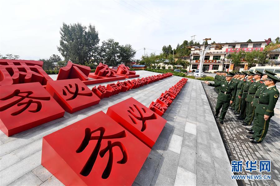 （十九大時光&middot;圖文互動）（1）全面從嚴治黨，以更高能力和水平引領(lǐng)新時代&mdash;&mdash;來自基層蹲點現(xiàn)場的報道