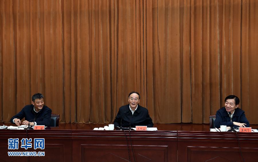 3月27日至28日，中共中央政治局常委、中央紀(jì)委書(shū)記王岐山到河南省調(diào)研，并主持召開(kāi)座談會(huì)。這是3月28日王岐山在河南林州主持召開(kāi)座談會(huì)。 新華社記者 饒愛(ài)民 攝