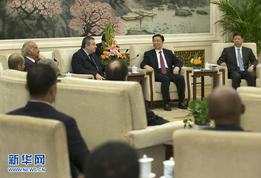 4月25日，國家副主席李源潮在北京人民大會堂會見出席&ldquo;中國－阿拉伯國家政黨對話會&rdquo;的外方代表。 新華社記者馬占成攝