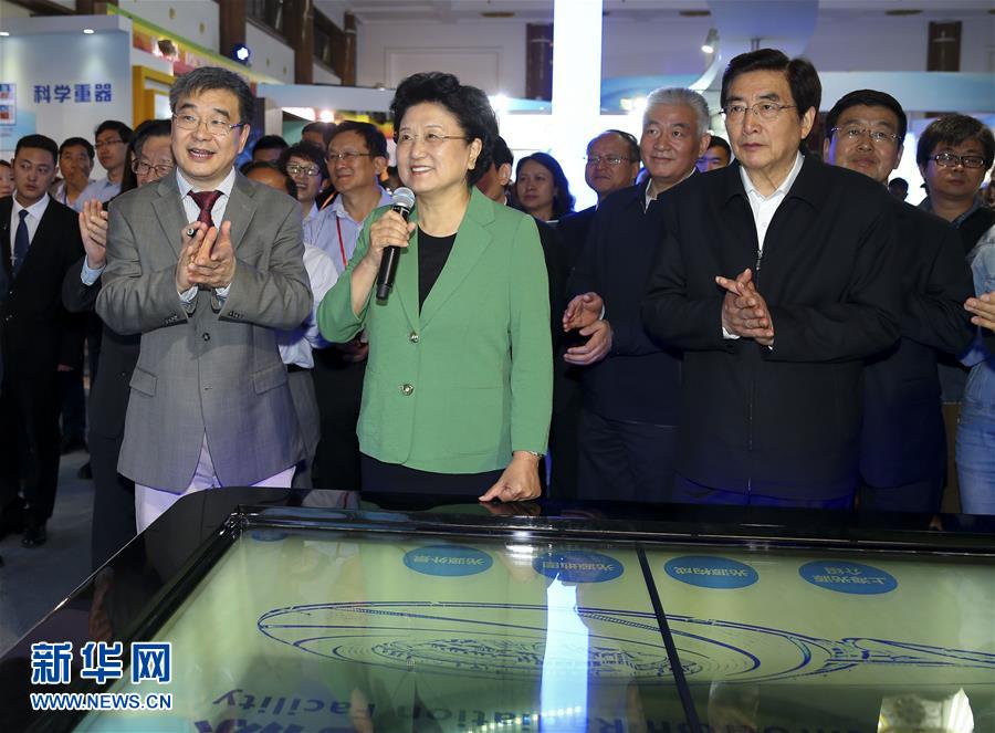 （新華網(wǎng)）劉延東、郭金龍參加2016年全國科技活動周活動