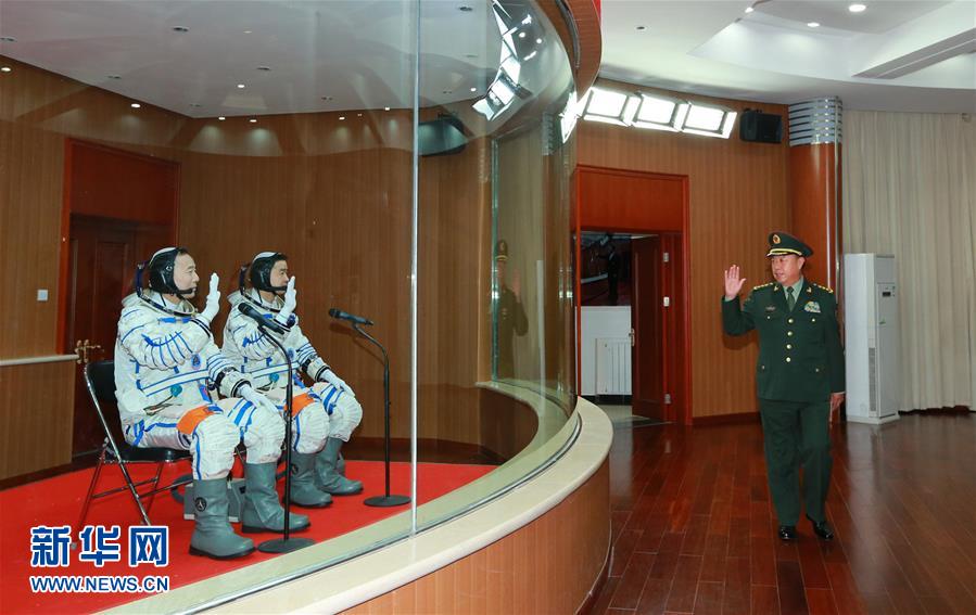 （時政）范長龍看望神舟十一號航天員景海鵬、陳冬