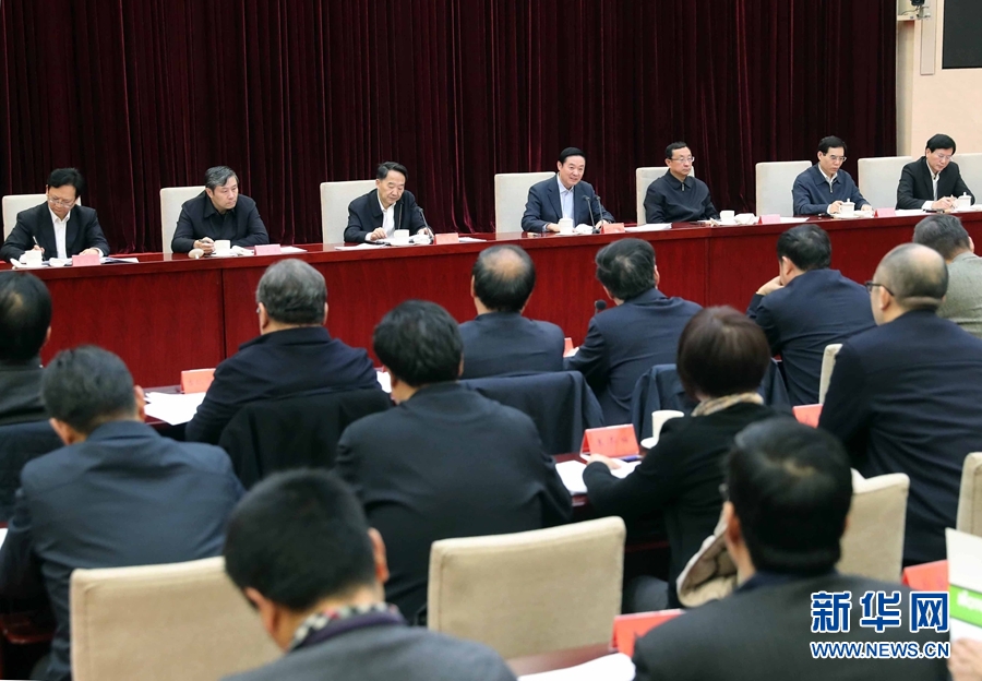 12月10日，中宣部在北京召開學(xué)習(xí)貫徹習(xí)近平總書記在中國文聯(lián)十大、中國作協(xié)九大開幕式上和會見中國記協(xié)第九屆理事會代表時(shí)重要講話精神座談會。中共中央政治局委員、中央書記處書記、中宣部部長劉奇葆出席會議并講話。新華社記者 劉衛(wèi)兵 攝 