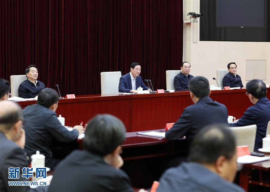  2月17日，在習(xí)近平總書記主持召開黨的新聞輿論工作座談會并發(fā)表重要講話一周年之際，中宣部在北京召開2017年新聞戰(zhàn)線&ldquo;新春走基層&rdquo;活動座談會。中共中央政治局委員、中央書記處書記、中宣部部長劉奇葆出席會議并講話。新華社記者 王曄 攝
