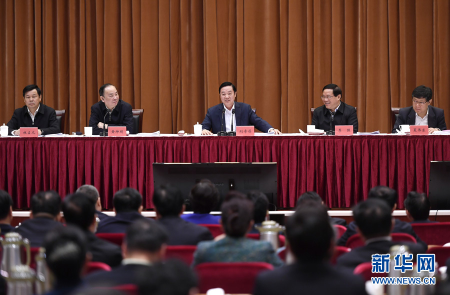 4月7日，全國創(chuàng)建文明城市工作經(jīng)驗(yàn)交流會(huì)在江蘇張家港市召開，中共中央政治局委員、中宣部部長(zhǎng)、中央文明委副主任劉奇葆出席會(huì)議并講話。新華社記者 燕雁 攝
