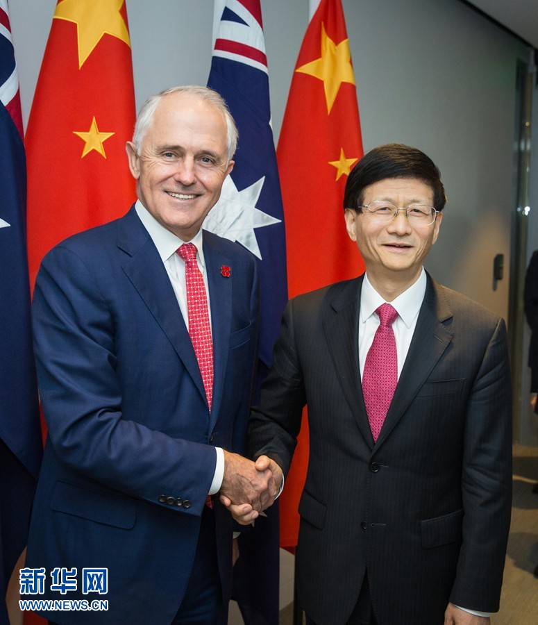 4月21日，正在澳大利亞訪問(wèn)的中共中央政治局委員、中央政法委書(shū)記孟建柱（右）在悉尼會(huì)見(jiàn)澳總理特恩布爾。 新華社發(fā)（朱宏業(yè)攝） 