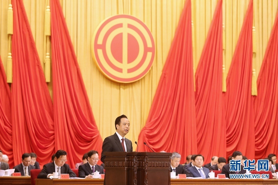 4月27日，慶祝&ldquo;五一&rdquo;國(guó)際勞動(dòng)節(jié)暨全國(guó)五一勞動(dòng)獎(jiǎng)和全國(guó)工人先鋒號(hào)表彰大會(huì)在北京人民大會(huì)堂舉行。中共中央政治局委員、中華全國(guó)總工會(huì)主席李建國(guó)出席大會(huì)并講話。新華社記者 才揚(yáng) 攝 