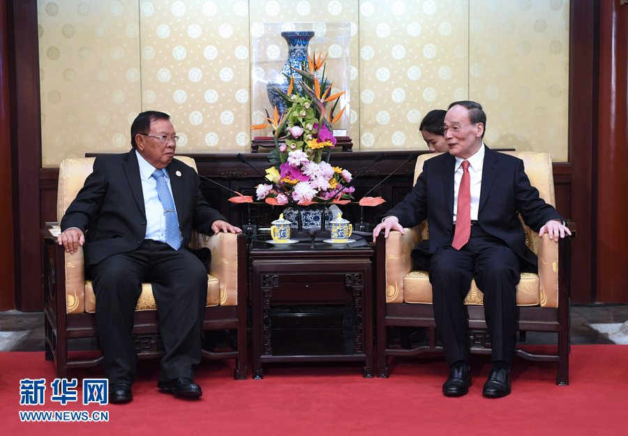 5月13日，中共中央政治局常委、中央紀(jì)委書記王岐山在北京釣魚臺(tái)國(guó)賓館會(huì)見老撾人民革命黨中央總書記、國(guó)家主席本揚(yáng)。 新華社記者 饒愛民攝