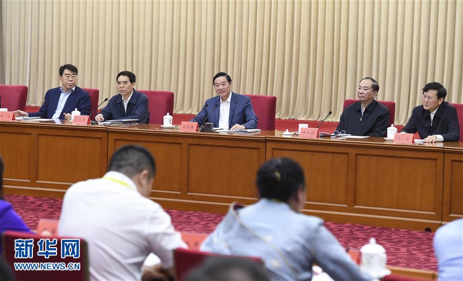 5月18日，中共中央政治局委員、中央書記處書記、中宣部部長劉奇葆在北京出席紀(jì)念新華書店成立80周年座談會并講話。 新華社記者 張領(lǐng) 攝