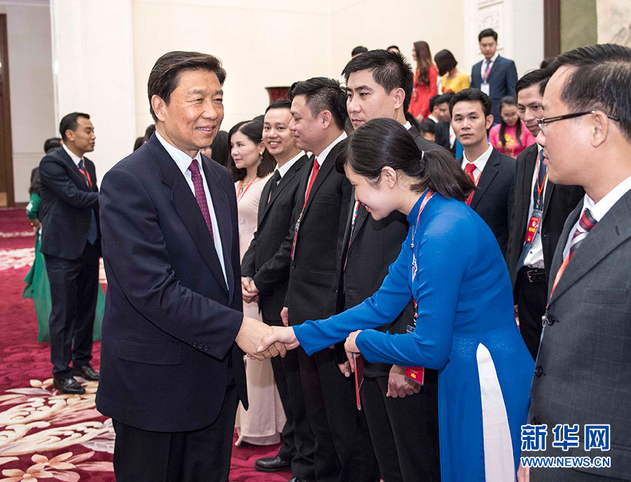 5月22日，中共中央政治局委員、國家副主席李源潮在北京會見越南胡志明共青團(tuán)中央書記處第一書記黎國鋒率領(lǐng)的越南青年代表團(tuán)。 新華社記者李濤 攝