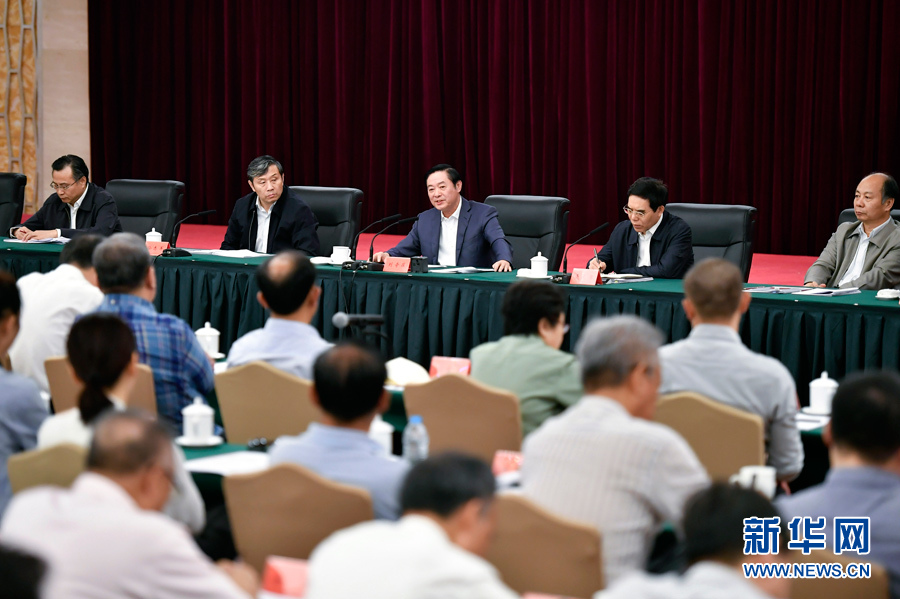 9月7日，中共中央政治局委員、中央書記處書記、中宣部部長劉奇葆在北京出席全國電視劇工作座談會并講話。 新華社記者 燕雁 攝

