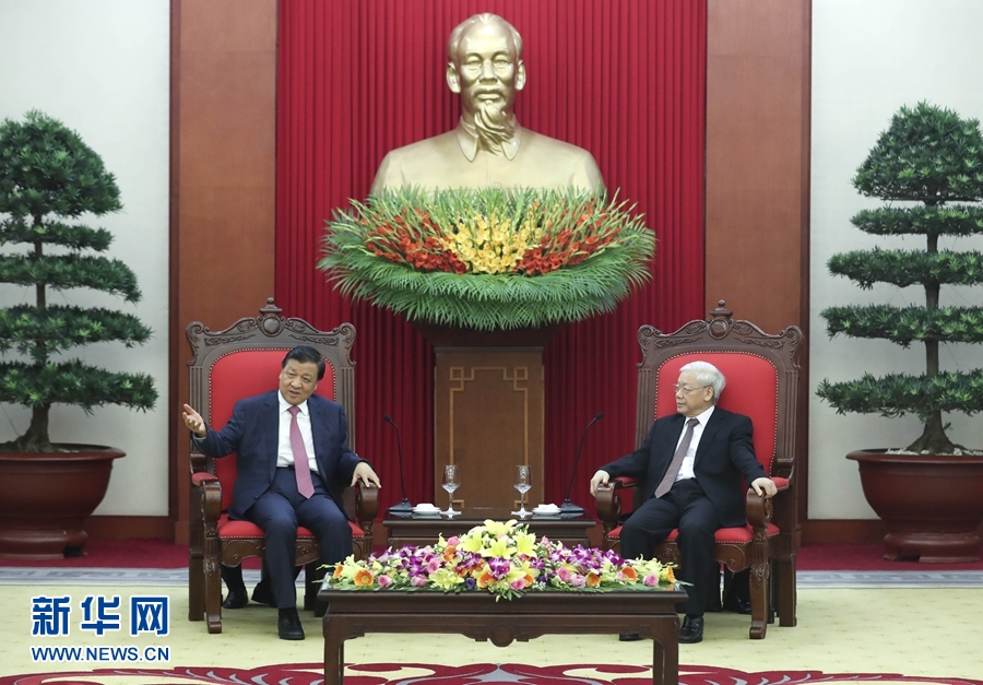 應(yīng)越南共產(chǎn)黨邀請，中共中央政治局常委、中央書記處書記劉云山9月18日至19日對越南進(jìn)行正式訪問。這是9月18日，劉云山在河內(nèi)會見越共中央總書記阮富仲。 新華社記者 龐興雷 攝