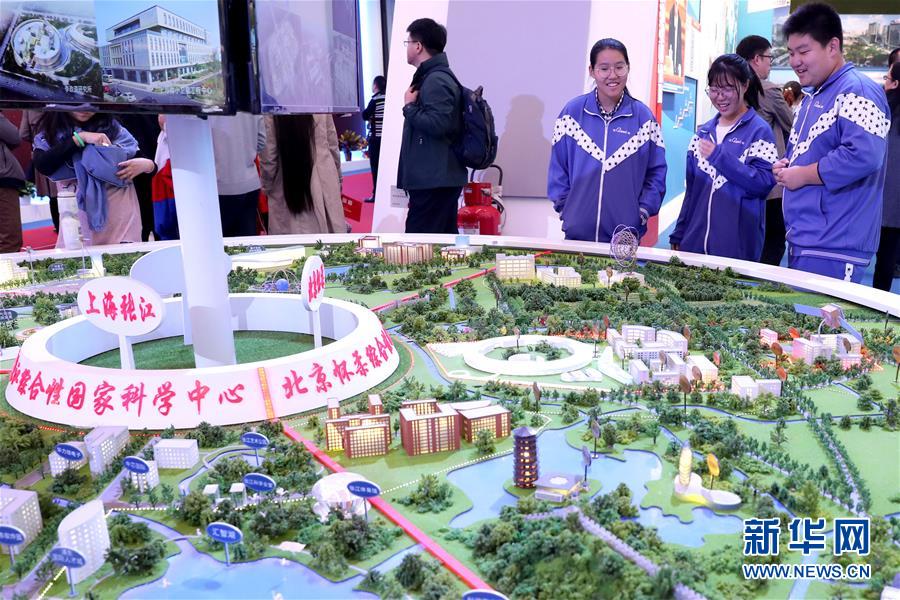 （十九大時光&middot;圖文互動）（4）向著夢想，奮進！&mdash;&mdash;來自&ldquo;砥礪奮進的五年&rdquo;大型成就展現(xiàn)場的報道 